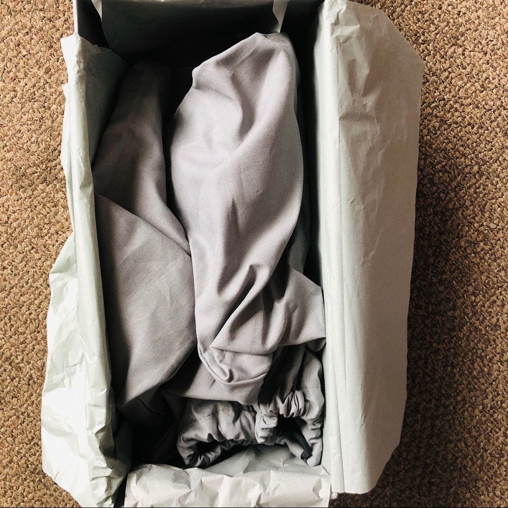 💥 SOLD ON DEPOP💥 Balenciaga Pool Slides NWT! - Picture 2 of 10